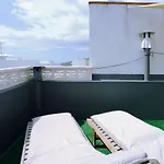 Live Palmeras Con Gran Terraza ארפו